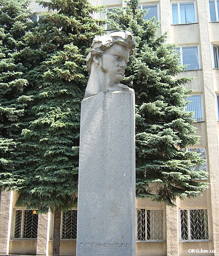 Памятник Затонскому